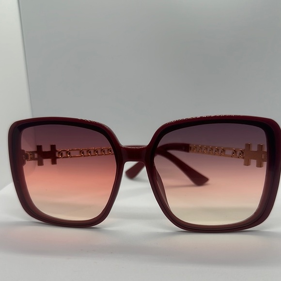 Oversized Burgundy Gradient Sunglasses w/ Gold Chain Detail H Logo UV protection - Picture 11 of 11